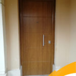 puerta de madera hogar